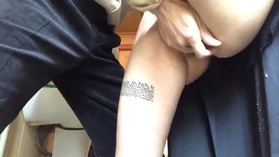 Squirt nan twalèt lekòl la, yon reyèl orgasm mous - pwofesè mwen an te fè pi byen li