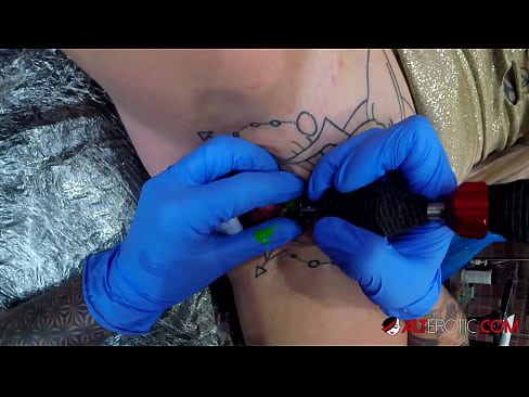 ❤️ Ekstrèmman tatoue hottie Sully Savage te fè yon tatoo sou klitoris li ❤️ Videyo anal nan nou % ht.np64.ru% ❌️❤